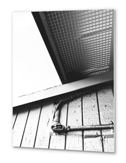 wood building in the city in black and white Metal prints by Timmy333